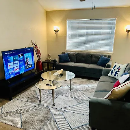 House Free Parking 3 Bed & Backyard Apartment